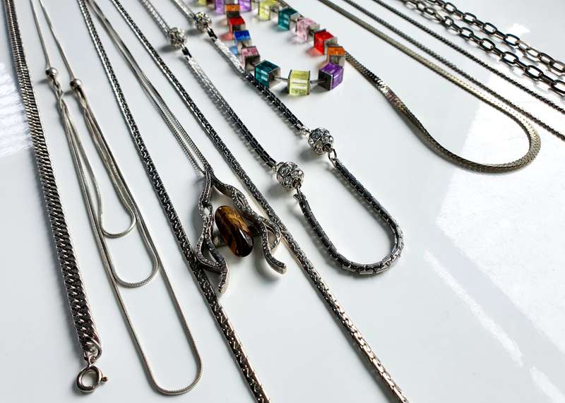 9 Vintage Necklaces - Stunning Lot - Check them out