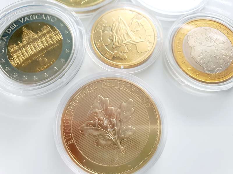 6 ENCAPSULATED COLLECTOR MEDALS