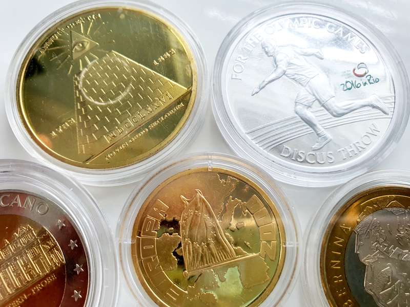 6 ENCAPSULATED COLLECTOR MEDALS