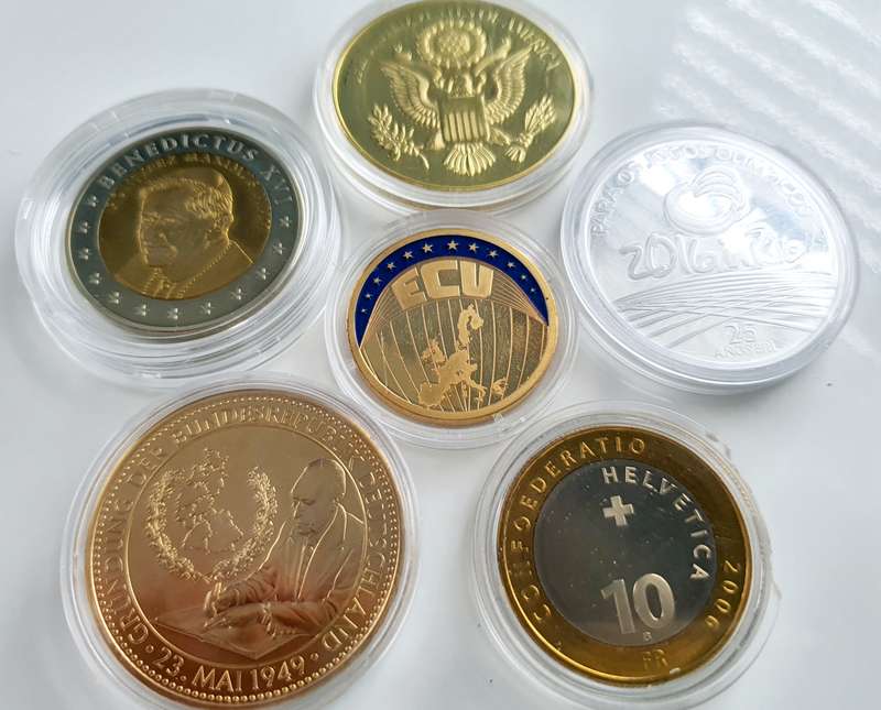 6 ENCAPSULATED COLLECTOR MEDALS