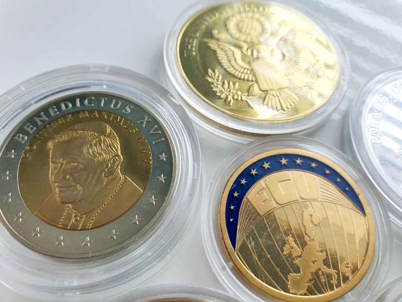 6 ENCAPSULATED COLLECTOR MEDALS
