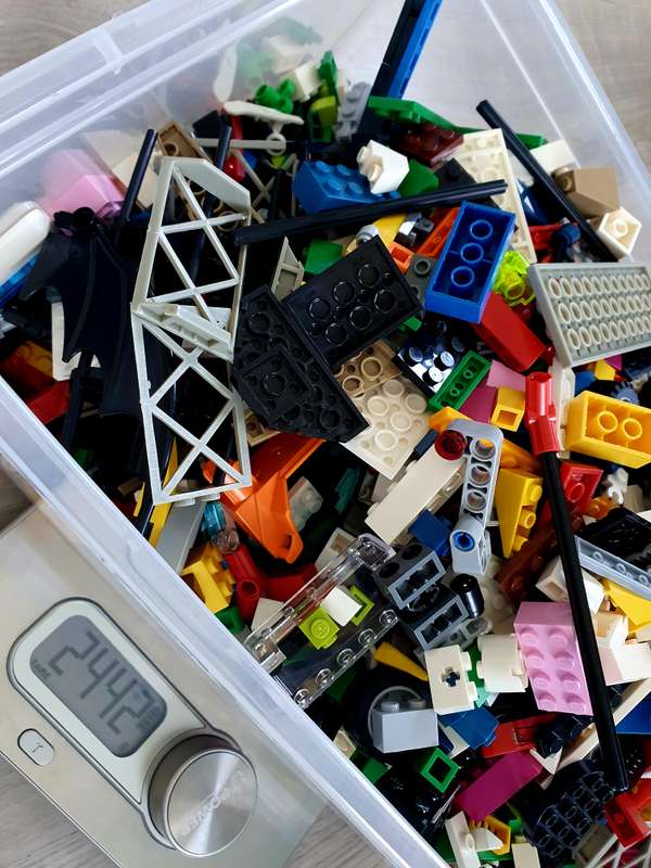 2.4 KG OF ORIGINAL LEGO PIECES - EXCELLENT CONDITION