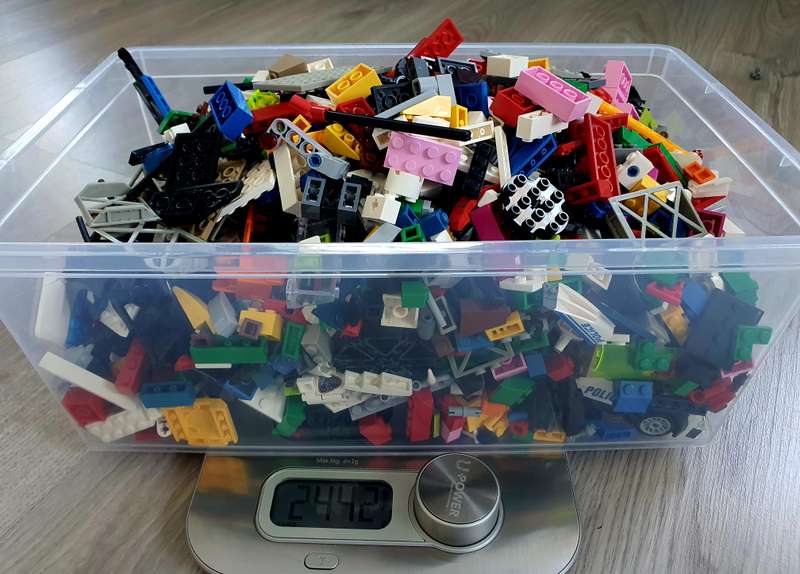 2.4 KG OF ORIGINAL LEGO PIECES - EXCELLENT CONDITION