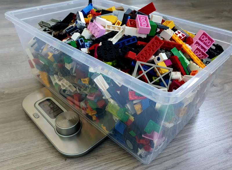 2.4 KG OF ORIGINAL LEGO PIECES - EXCELLENT CONDITION