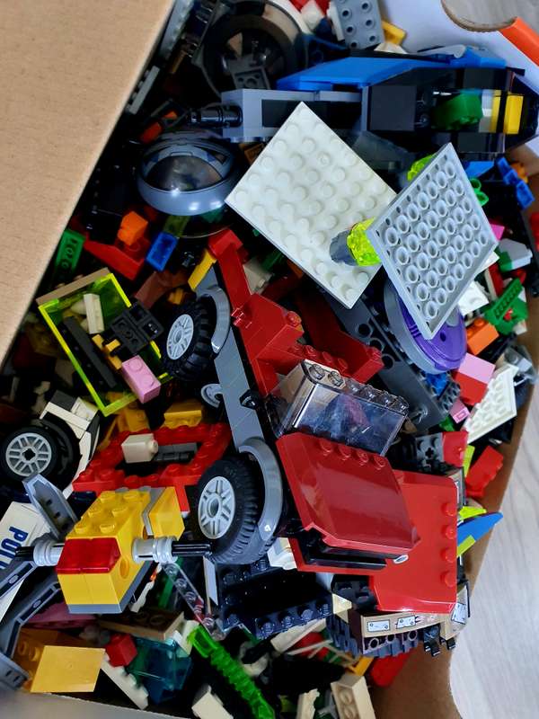 2.4 KG OF ORIGINAL LEGO PIECES - EXCELLENT CONDITION