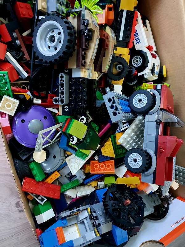 2.4 KG OF ORIGINAL LEGO PIECES - EXCELLENT CONDITION