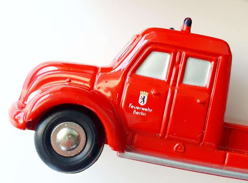 SCHUCO - PICCOLO - 747 WRECKER TRUCK - 150 YEARS OF THE BERLIN FIRE DEPARTMENT - RARE!!