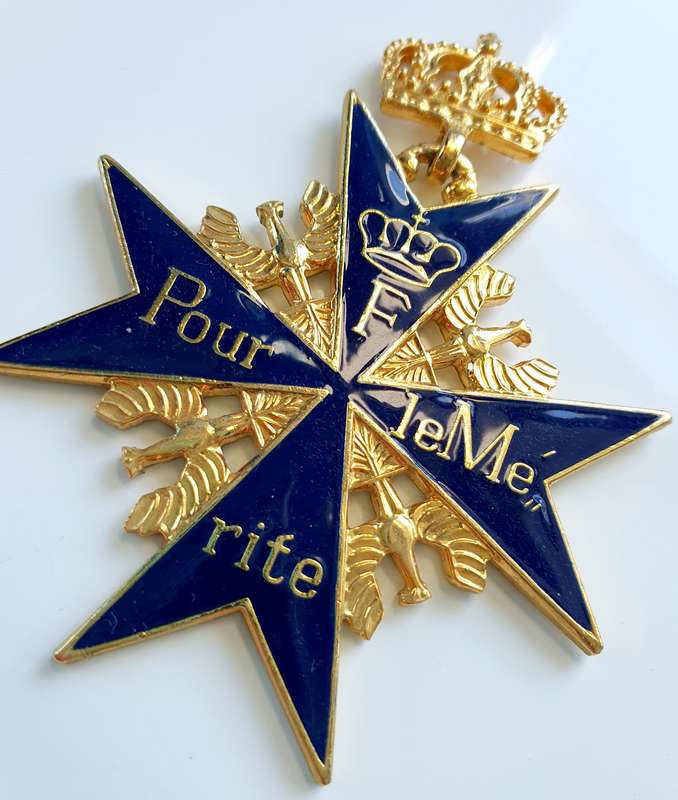 GÖDE pour le merite, or "Blue Max," medal, a prestigious Prussian military order established in 1740