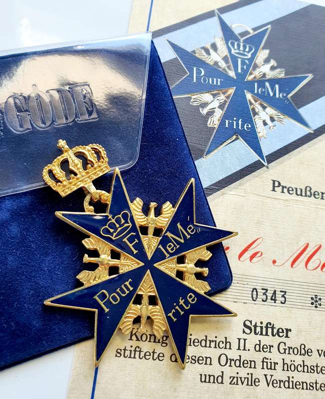 GÖDE pour le merite, or "Blue Max," medal, a prestigious Prussian military order established in 1740