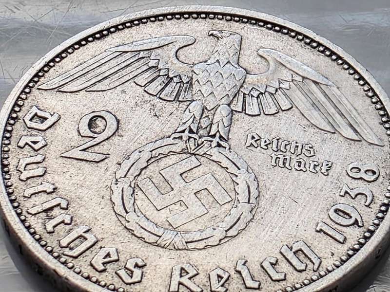 1938 A - 2 DEUTSCHE REICHSMARK - SILVER - SWASTIKA/ HINDENBURG - RARE PIECE