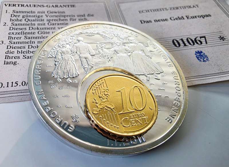 GOLD/ SILVER PLATED - 50MM - EUROPEAN CURRENCIES "10 EURO CENT INLAY" - WITH CERTIFICATE AND CAPSULE