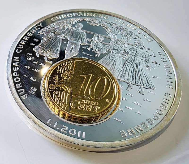 GOLD/ SILVER PLATED - 50MM - EUROPEAN CURRENCIES "10 EURO CENT INLAY" - WITH CERTIFICATE AND CAPSULE