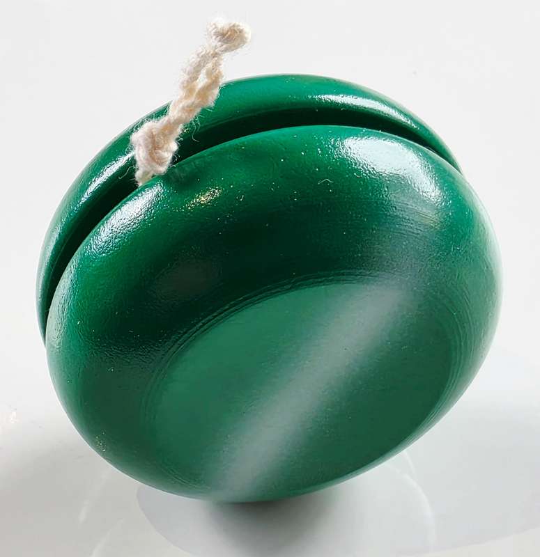 VINTAGE - GREEN 1955 WOODEN DUNCAN YOYO IN ORIGINAL PACKAGING WITH TRICK BOOK - UNUSED