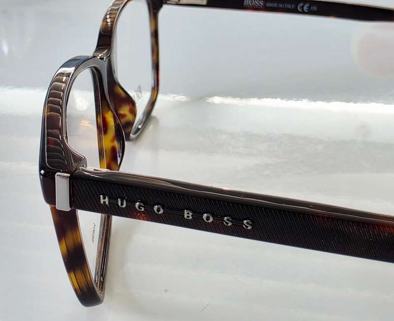 HUGO BOSS 1300/U 086 145 - MENS EYEWEAR - FULL RIM EXECUTIVE FRAMES WITH BOSS CASE