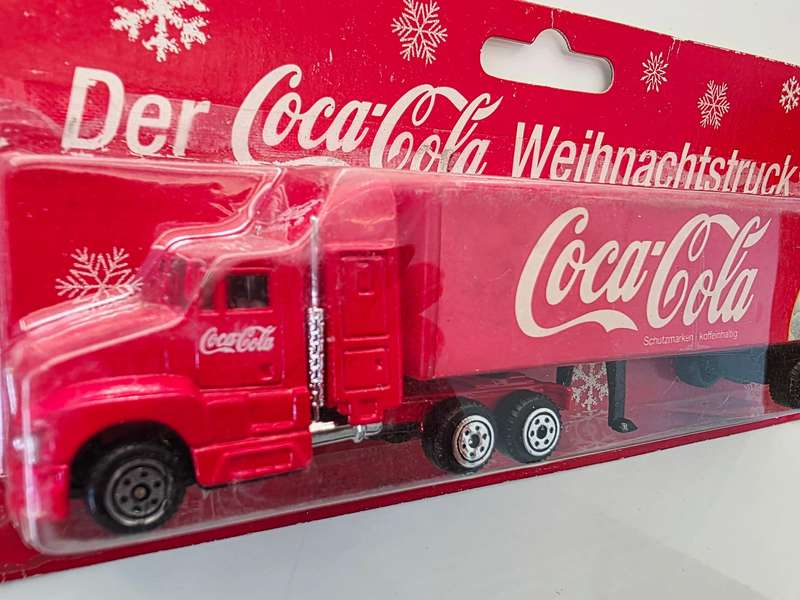 2 x VINTAGE COCA-COLA COLLECTORS TRUCKS - EXTREMELY BEAUTIFUL - 2 OF 2 SETS OF 2