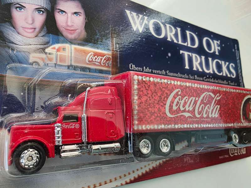 2 x VINTAGE COCA-COLA COLLECTORS TRUCKS - EXTREMELY BEAUTIFUL - 2 OF 2 SETS OF 2