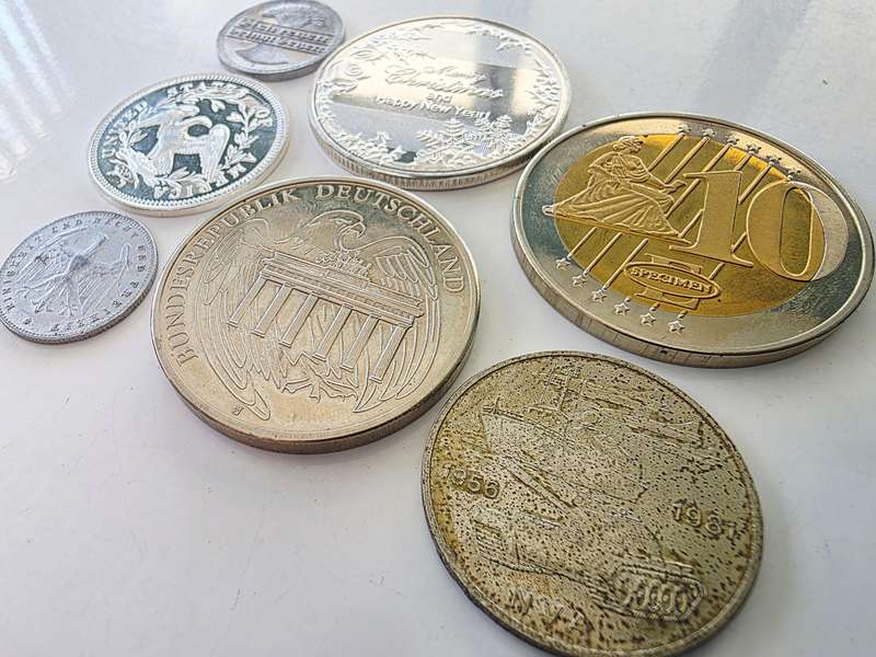 COIN & MEDAL LOT - INTERESTING PIECES