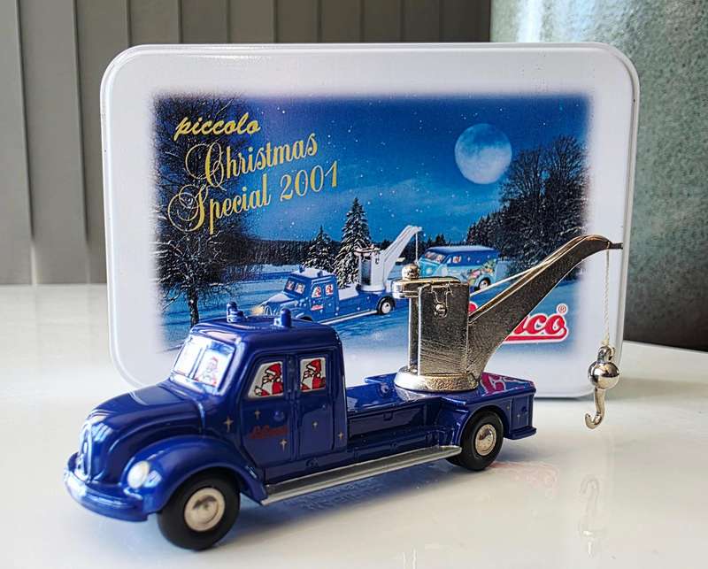 SCHUCO PICCOLO SET 2001 - LIMITED EDITION 3000 ONLY - CHRISTMAS TIN DISPLAY BOX