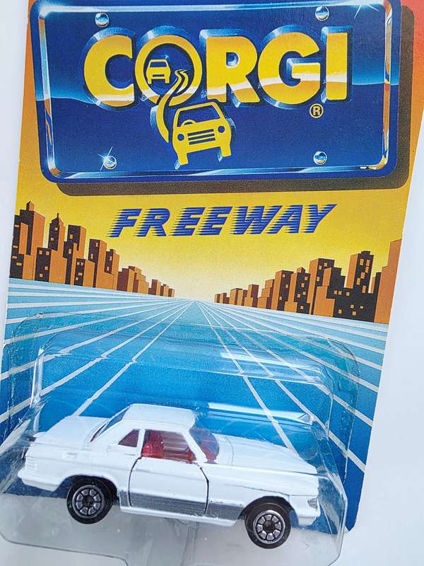 1988 VINTAGE CORGI DIE CAST IN ORIGINAL BLISTER PACK - MERCEDES 500 SL - RARE
