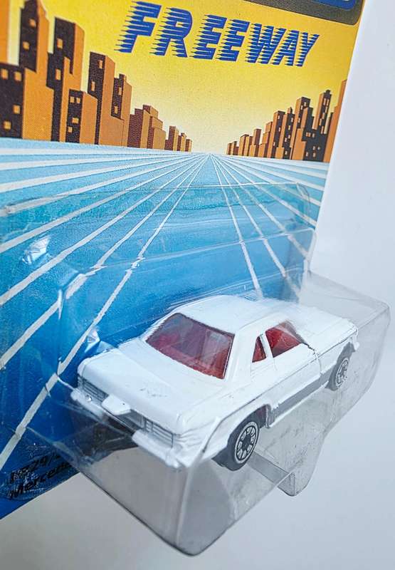 1988 VINTAGE CORGI DIE CAST IN ORIGINAL BLISTER PACK - MERCEDES 500 SL - RARE