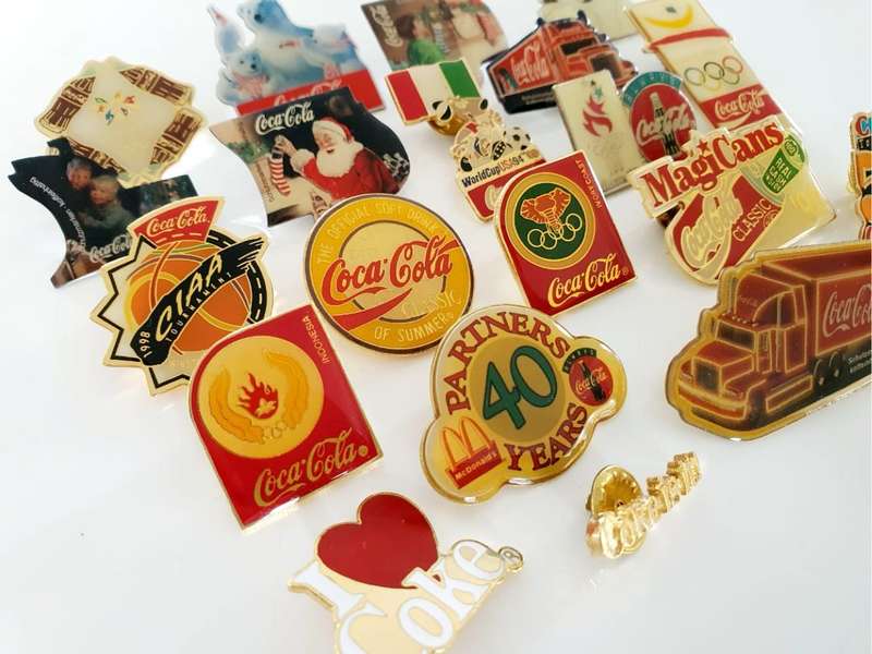 20 VINTAGE COLLECTIBLE COKE PINS - BEST LOT - FROM 1990 UP