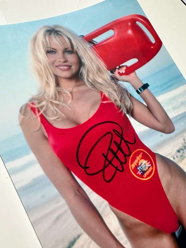 PAMELA ANDERSON - AUTHENTIC AUTOGRAPH + COA