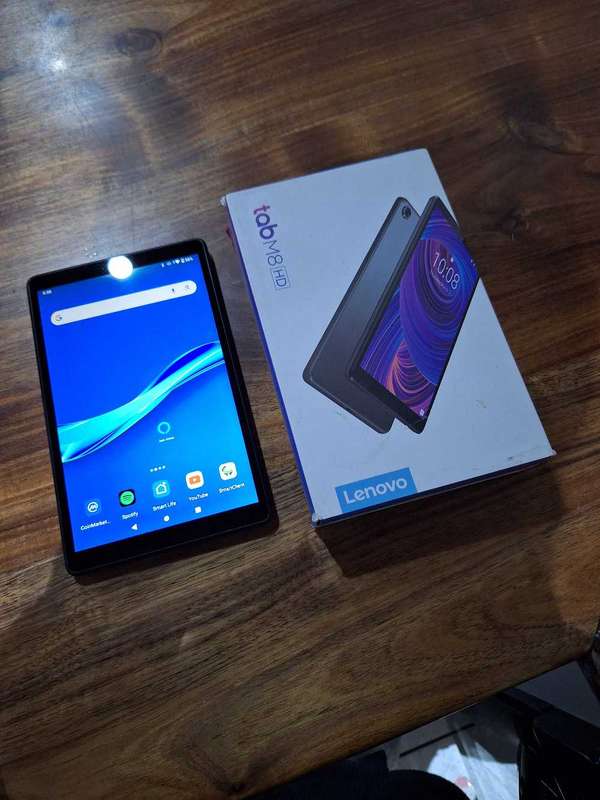 Lenovo M8 tablet