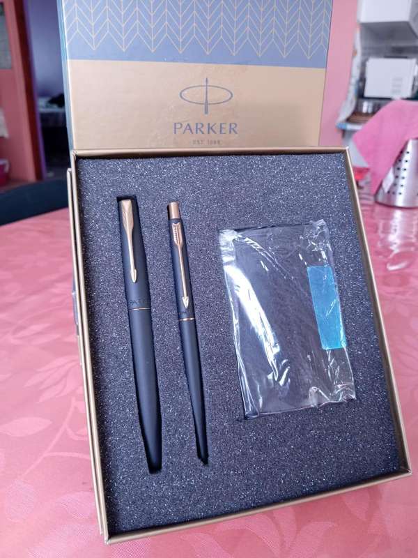 PARKER MATTE BLACK BALL PEN & ROLLER PEN SET - GT - BLUE INK -WITH PARKER GIFT BOX & CARD HOLDER