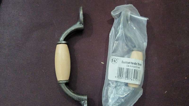 Duckfoot Handle 76mm oak Antique Brass