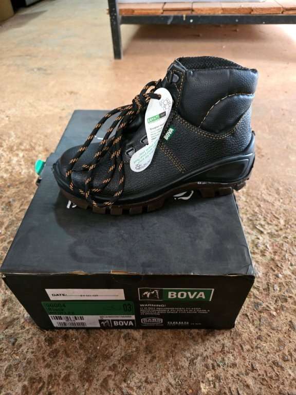Bova Size 3 Shoe