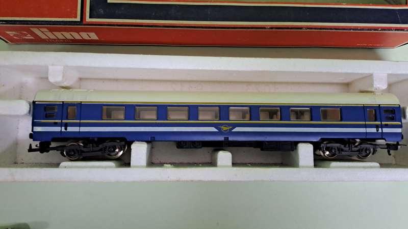 LIMA SAR Blue Train Couch HO Scale BOXED