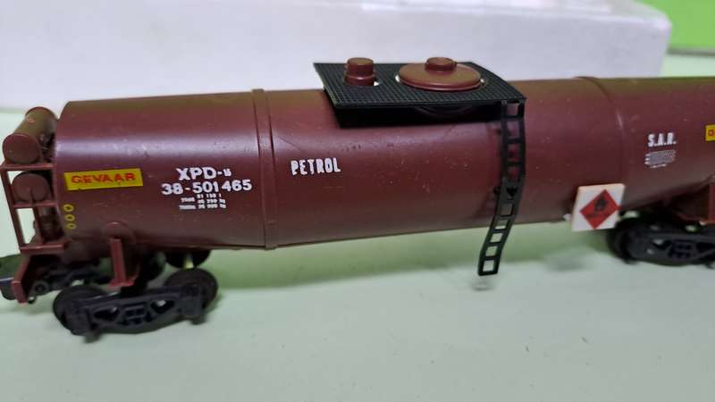 LIMA SAR HO Scale - Petrol Tanker BOXED