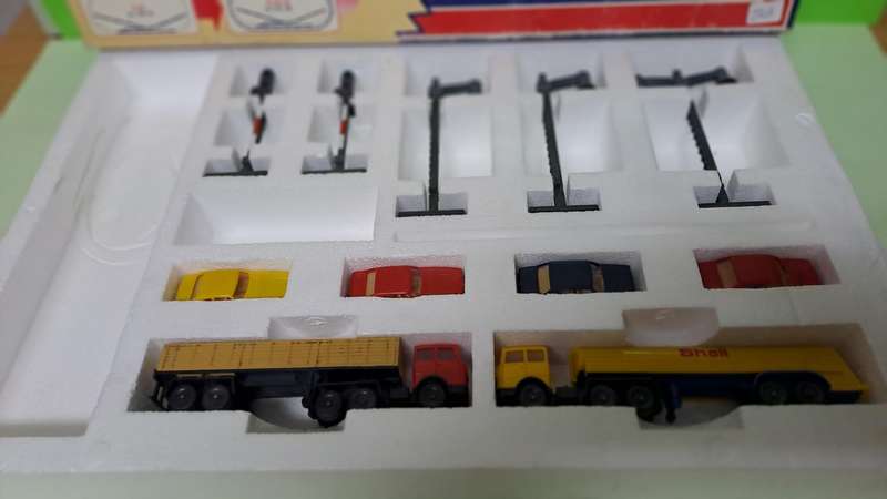 LIMA Signal + Car + Truck Set (SEALED)