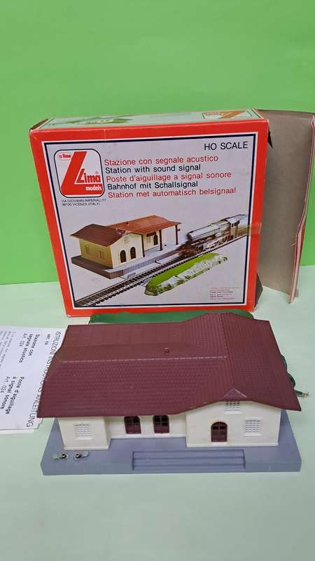 LIMA Station With Bell BOXED (NEW old stock)