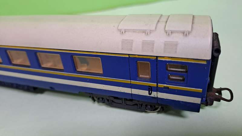 LIMA SAR Blue Train Couch HO Scale UNBOXED