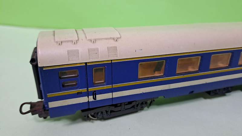 LIMA SAR Blue Train Couch HO Scale UNBOXED