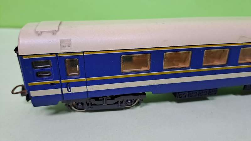 LIMA SAR Blue Train Couch HO Scale UNBOXED