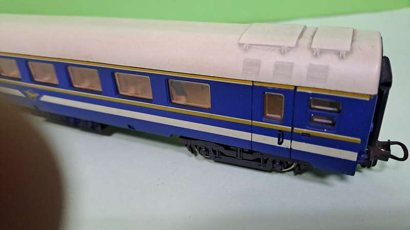 LIMA SAR Blue Train Couch HO Scale UNBOXED