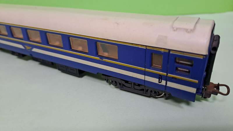 LIMA SAR Blue Train Couch HO Scale UNBOXED