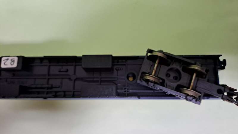LIMA SAR Blue Train Couch HO Scale UNBOXED