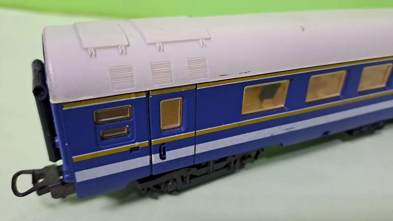 LIMA SAR Blue Train Couch HO Scale UNBOXED