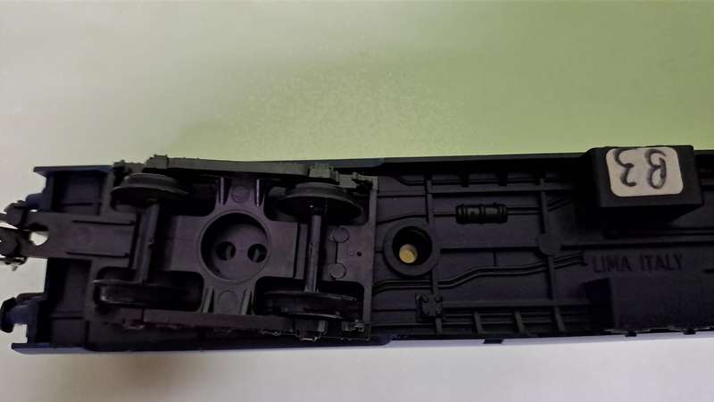 LIMA SAR Blue Train Couch HO Scale UNBOXED