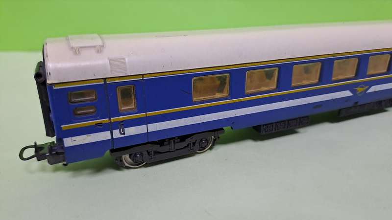 LIMA SAR Blue Train Couch HO Scale UNBOXED