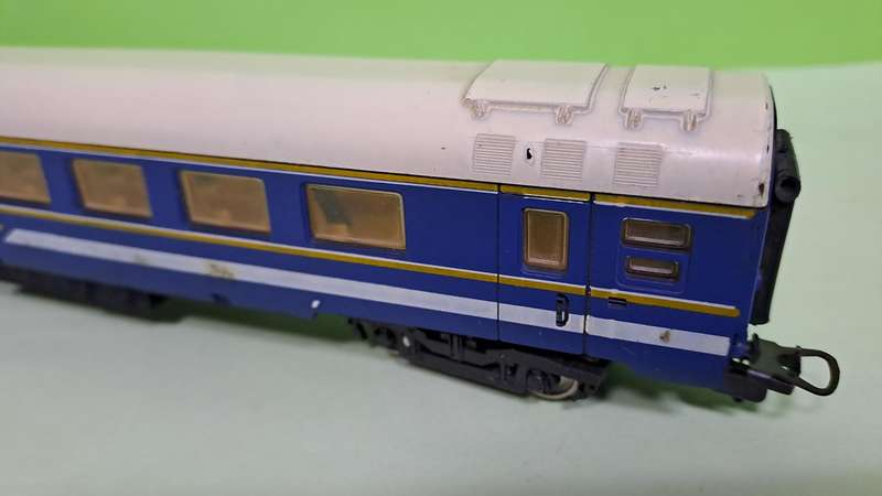 LIMA SAR Blue Train Couch HO Scale UNBOXED