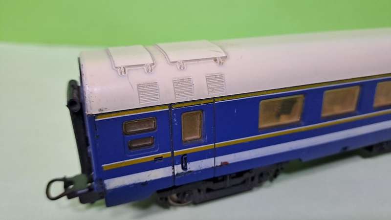 LIMA SAR Blue Train Couch HO Scale UNBOXED
