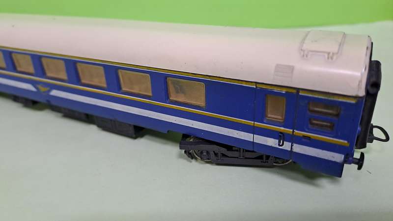 LIMA SAR Blue Train Couch HO Scale UNBOXED