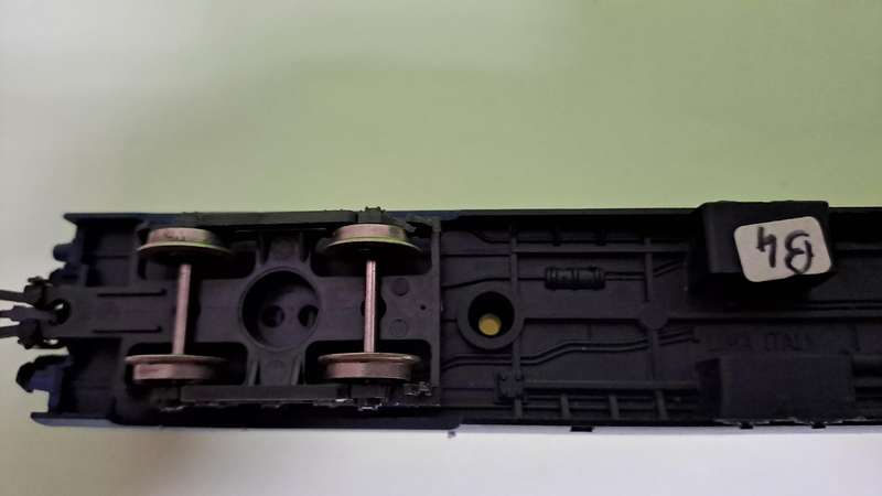 LIMA SAR Blue Train Couch HO Scale UNBOXED