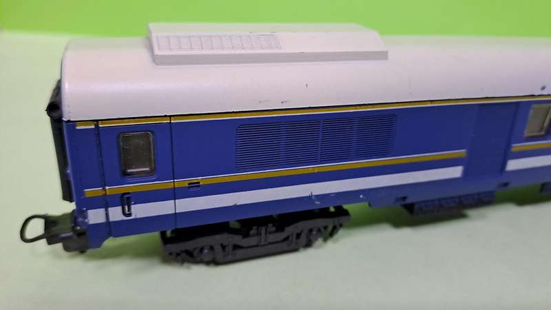 LIMA SAR Blue Train Baggage Couch HO Scale UNBOXED