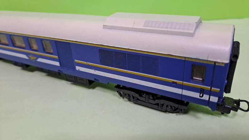 LIMA SAR Blue Train Baggage Couch HO Scale UNBOXED