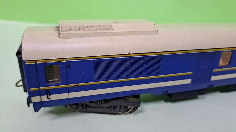 LIMA SAR Blue Train Baggage Couch HO Scale UNBOXED